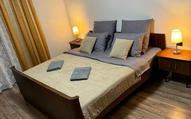 Uyutnaya Kvartirka U Naberezhnoy Apartments