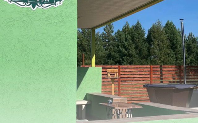 Частный дом с террасой Изумруд