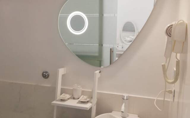 White Room Mini-Hotel