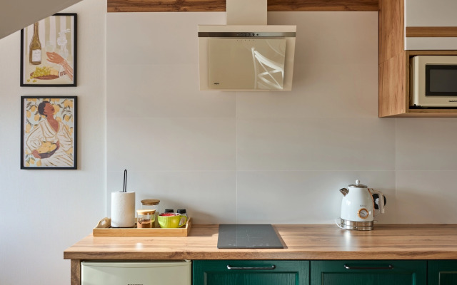 Апартаменты Яркая новая студия ЕвроУют в самом центре