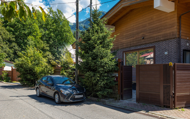 Polyansky Vibe, business class cottage