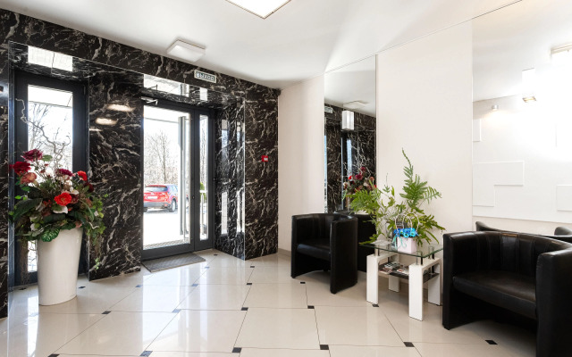 Квартира с Мансардными Окнами и Видом на Море