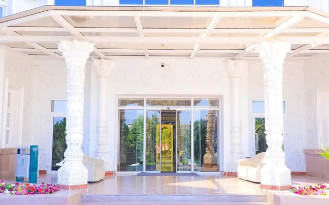 Отель Maqom Plaza