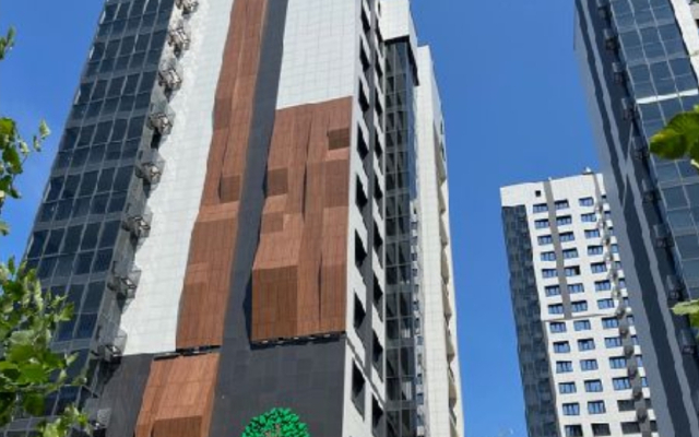 V 5 Minutakh Ot Kremlya Flat