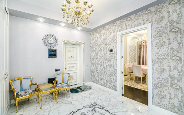 Luxury on Baku in Nizami street Flat