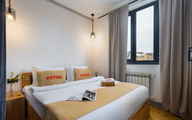KeyGo #0149 2 Bedroom Design near Saryan Street Apartments