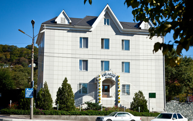 "Piramid Hotel"