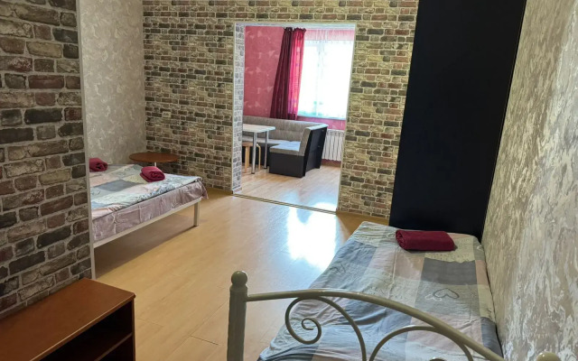 Na Tsvetochnoy Apartments