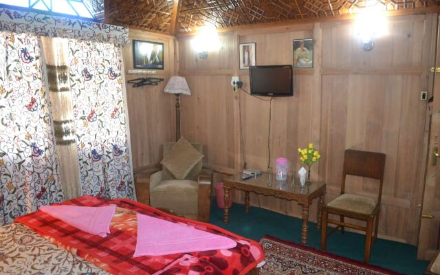 Houseboat Sweetstar Hotel