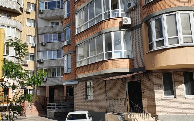 Апартаменты 2х комнатная квартира на Крыловском