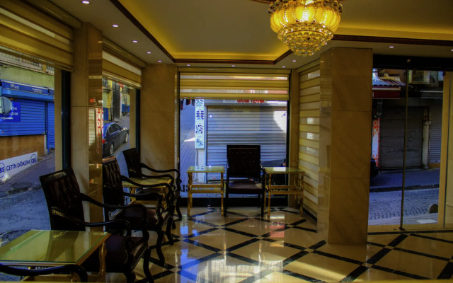 Deluxe Newport Hotel