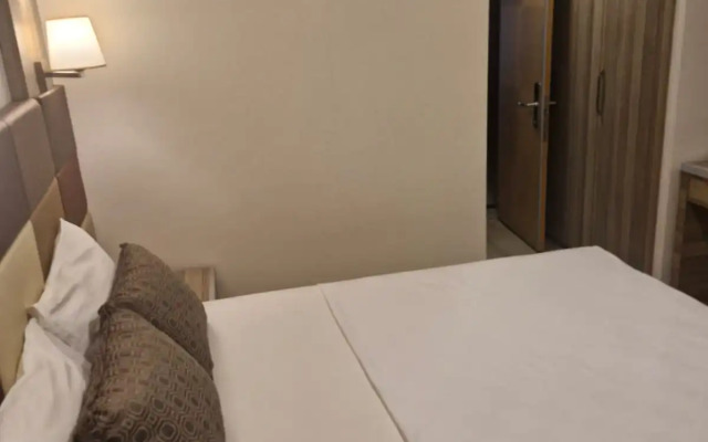 Pera Arya Hotel