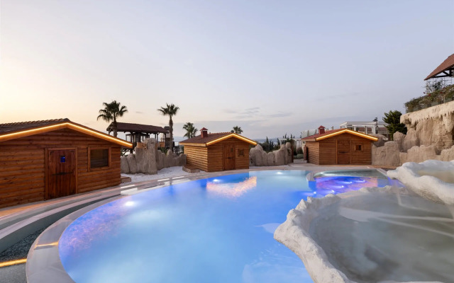 Royal Teos Thermal Resort Clinic & Spa Resort (Halal Hotel)