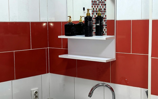 Uyutnaya Trekhkomnatnaya V 18 Kvartale Flat