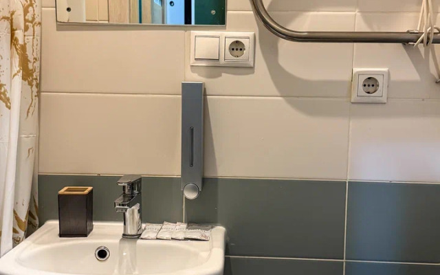 U Metro Filatov Lug fl1 Apartments