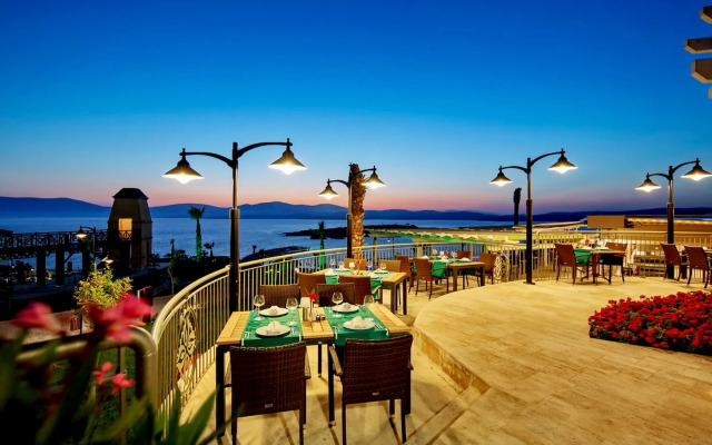 Royal Teos Thermal Resort Clinic & Spa Resort (Halal Hotel)