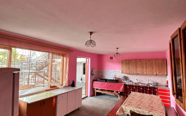 U Khanumy Guest House