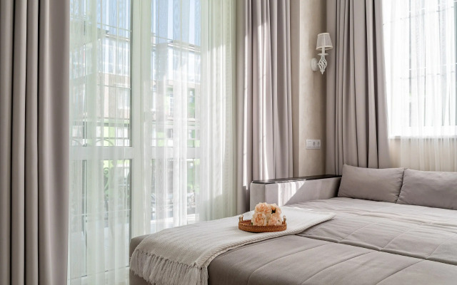 Red Apartments Art Layt Siti Frost Apartments