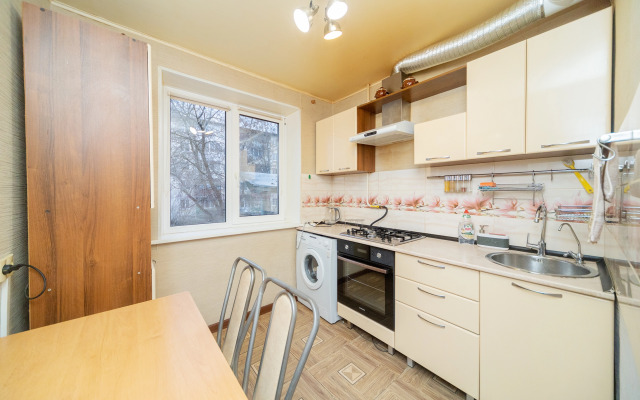 Квартира Уютная Трехкомнатная на Крисанова 27