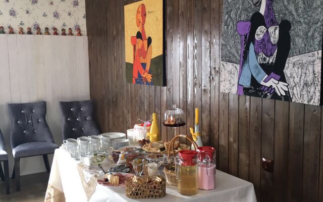 Отель Белый