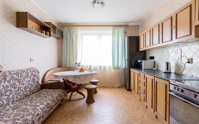 U Metro Komendantskiy Prospekt Living Quarters