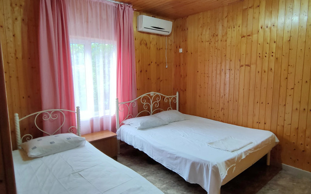 Roksana Guest House