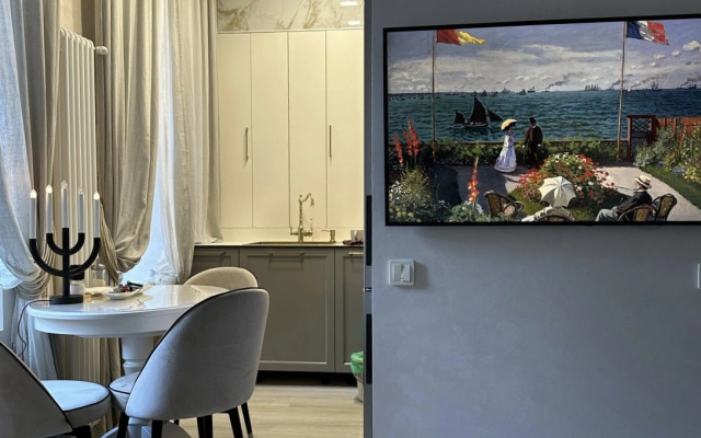 V Klubnom Dome V Tsentre Peterburga Flat