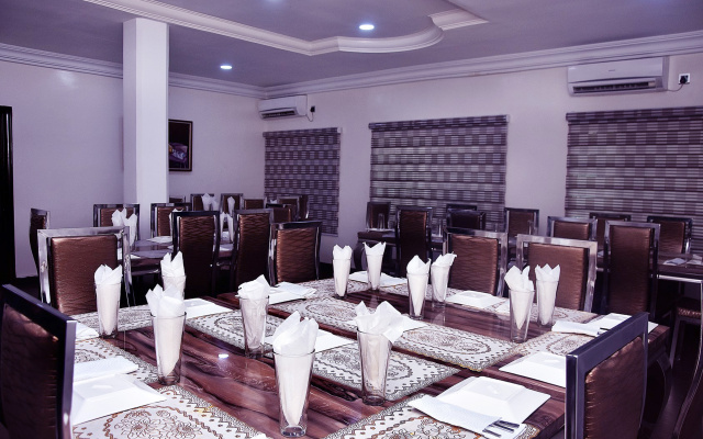 Отель New Point and Suites