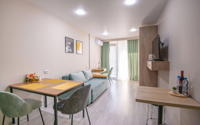 GG Home 1BR in Rainbow with Pool Flat