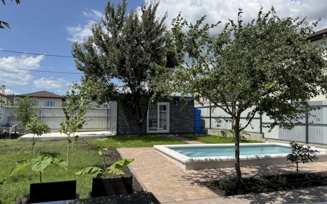 Частный Дом 550 с Тёплым бассейном Сауна Мангал Голубая Бухта