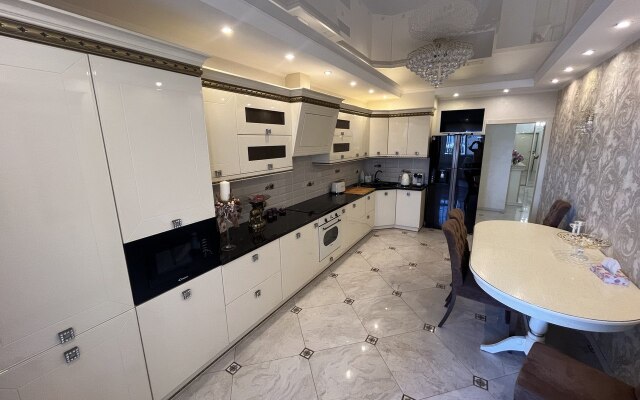 4-Kh Komnatnye V Zhk Elit U Morya Apartments