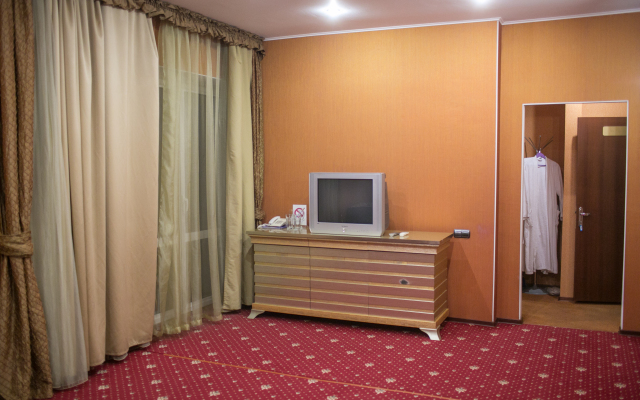 Mega Space Country Club Hotel
