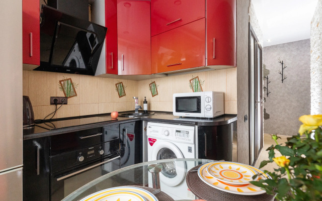 Dvushka s Izolirovannymi Komnatami, 5 Minut do Zolotoj Nivy Flat