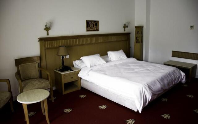 Regency Pyramids Hotel