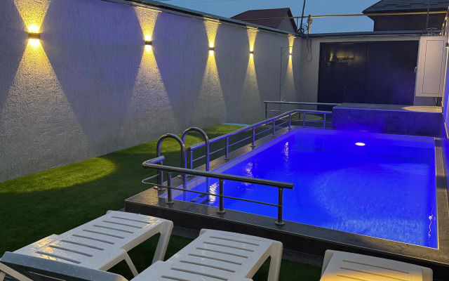 Гостевой дом Дом с бассейном на берегу