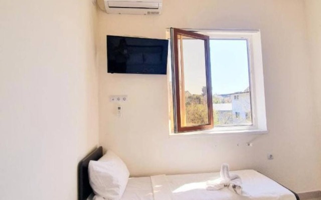 LooBeach Guest House