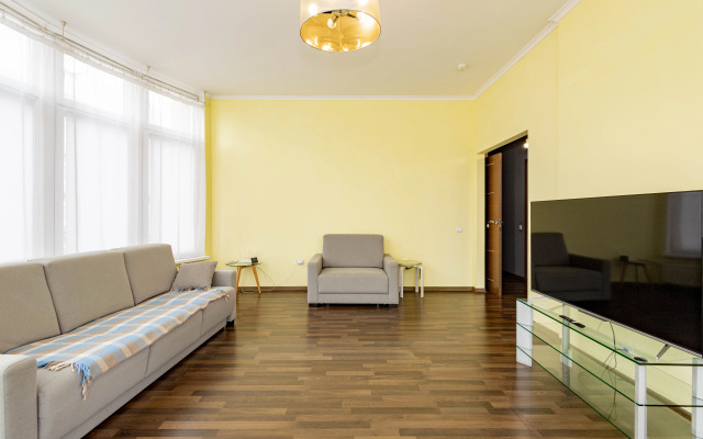 Dizaynerskie I Sovremennye V Tsentre Apartments