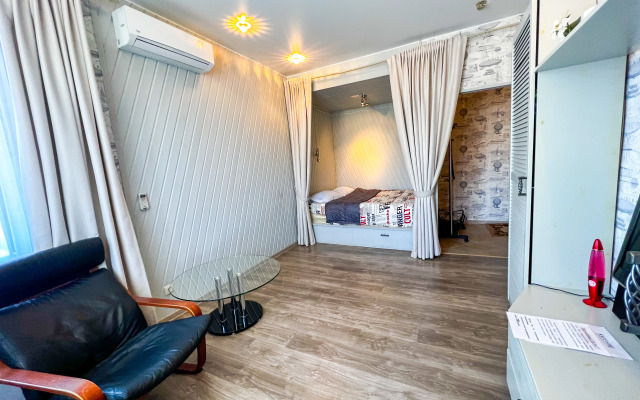 Апартаменты Квартира AlexHome РП Свердловский Молодежная 2