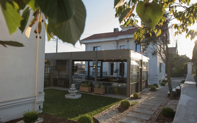 D Twins Airport Hotel