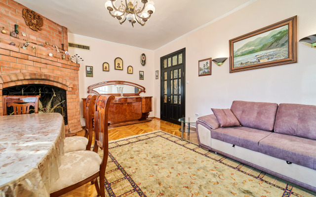 320 m² in the Very Center of Sochi Private House