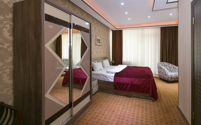 Amazon Hotel