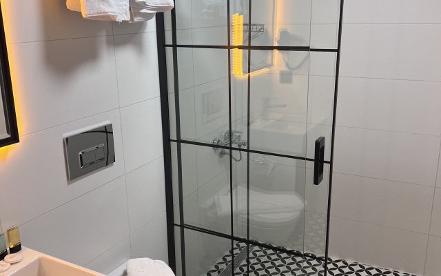 Loft Plus Hotel