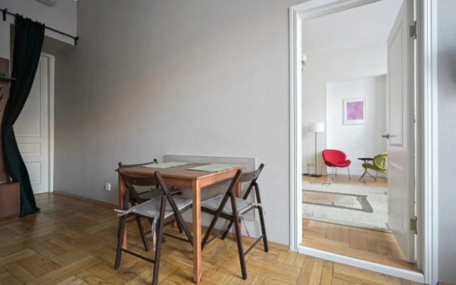 912 U Anichkova Mosta №2 Apartments
