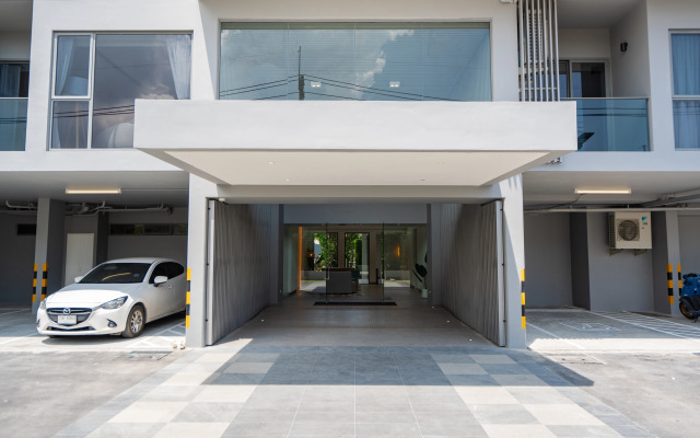 Nice Apartments With Lake Views in Laguna Apartments