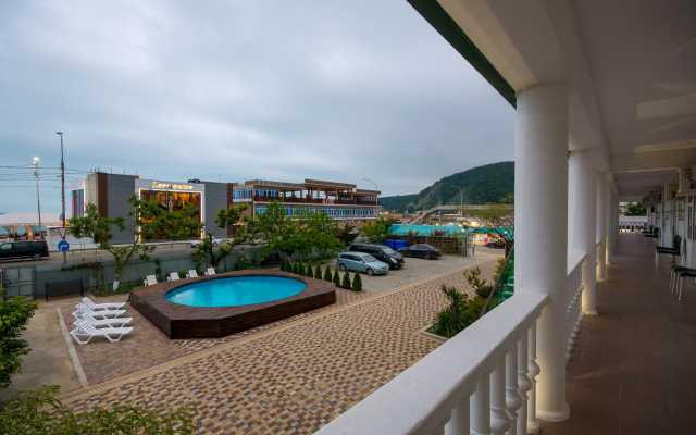 Курортный отель Лазурный берег