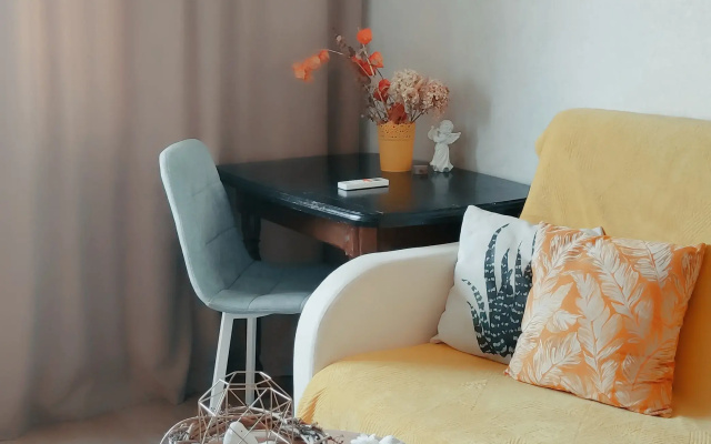Apartamenty Prostornaa Dvuh Komnatnaa Kvartira s Parkovkoj vo dvore