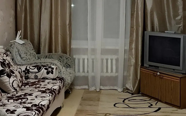 Tryokhkomnatnaya Flat