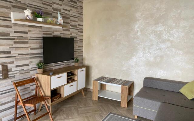 V Tsentre U Morya Apartments