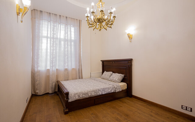 Andreevskaya Naberezhnaya 1/1 Apartments
