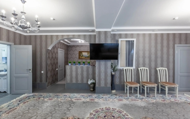 Апартаменты Трехкомнатные с евро ремонтом в отдельно стоящем двухэтажном доме